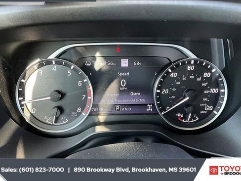 Used 2021 Nissan Titan SL w/ Moonroof Package image 14