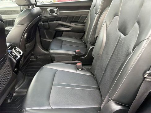 Used 2021 Kia Sorento SX image 12