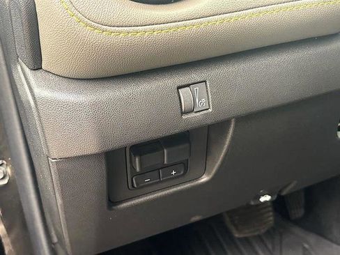 Used 2025 Chevrolet Colorado ZR2 w/ Technology Package AWD/4WD image 26