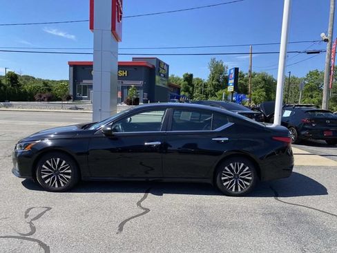 Used 2024 Nissan Altima 2.5 SV FWD image 4