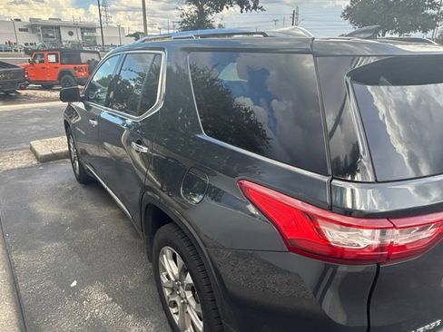 Used 2020 Chevrolet Traverse Premier FWD image 13
