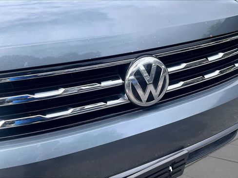 Used 2018 Volkswagen Tiguan SEL FWD image 32