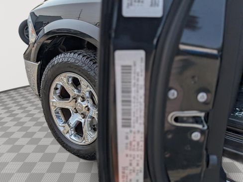 Used 2016 RAM 1500 Laramie w/ Convenience Group AWD/4WD image 15
