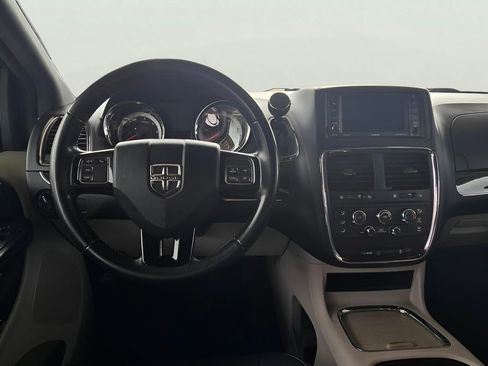 Used 2020 Dodge Grand Caravan SXT FWD image 35