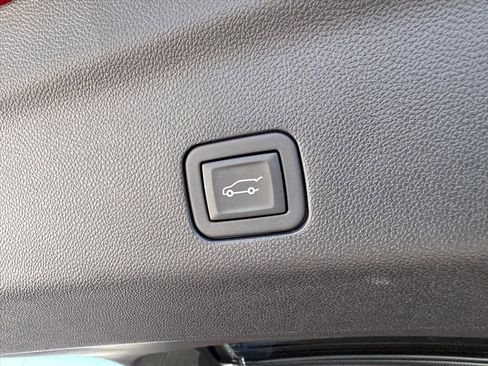 Used 2024 Chevrolet Suburban Premier w/ Premium Package image 11