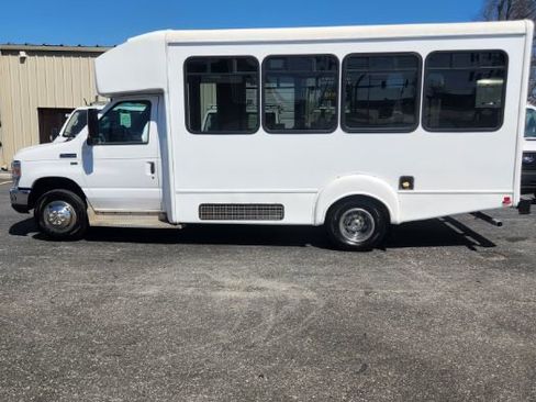 Used 2016 Ford E-350 and Econoline 350 Super Duty image 3