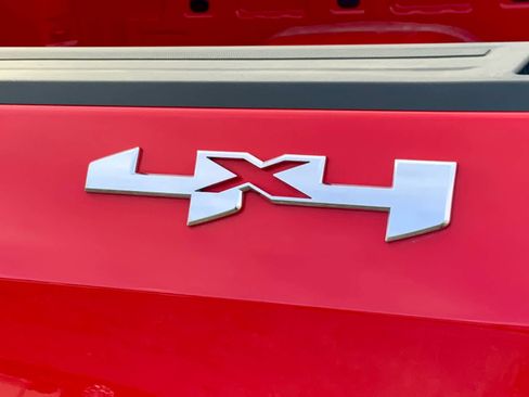 Used 2025 GMC Sierra 1500 Elevation image 18