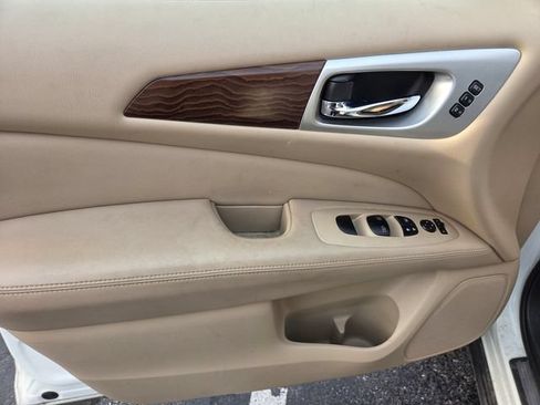 Used 2017 Nissan Pathfinder Platinum AWD/4WD image 10