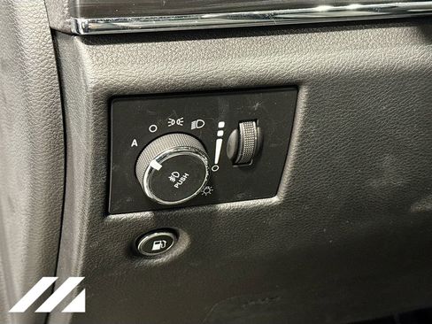 Used 2019 Jeep Grand Cherokee Limited w/ Trailer Tow Group IV AWD/4WD image 10