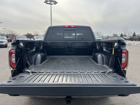 Used 2018 GMC Sierra 1500 SLT w/ SLT Premium Package image 10