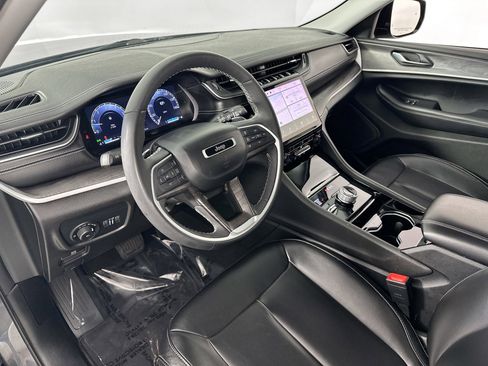 Used 2023 Jeep Grand Cherokee L Limited image 9