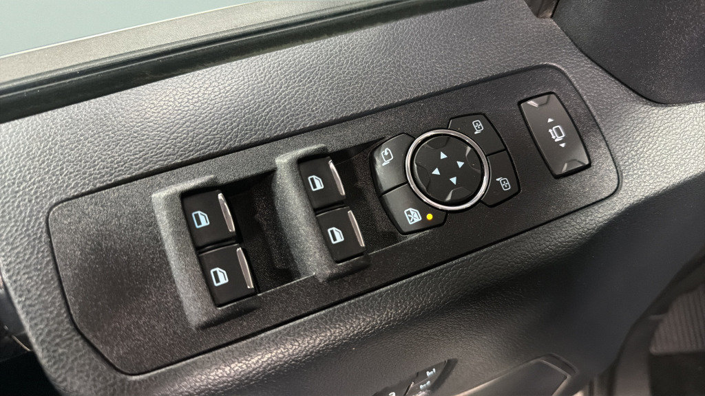 Used 2022 Ford F250 Platinum w/ FX4 Off-Road Package AWD/4WD image 16