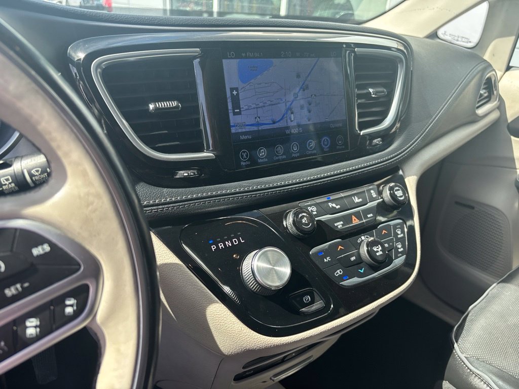 Used 2017 Chrysler Pacifica Limited FWD image 10