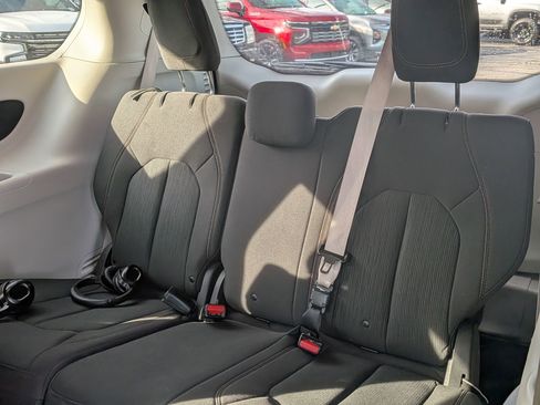 Used 2019 Chrysler Pacifica Touring Plus image 35