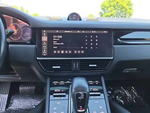 Used 2021 Porsche Cayenne w/ Driver Memory Package AWD/4WD image 24