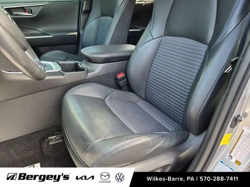 Used 2022 Toyota RAV4 XSE AWD/4WD image 12