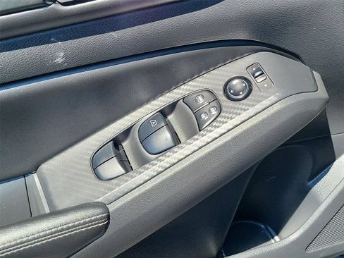 Used 2024 Nissan Altima 2.5 SV FWD image 15
