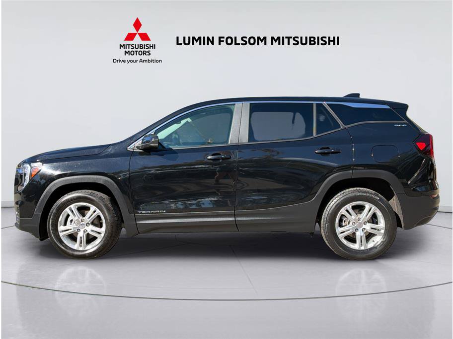 Used 2024 GMC Terrain SLE AWD/4WD image 2