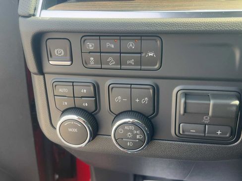 New 2026 Chevrolet Suburban Premier AWD/4WD image 22