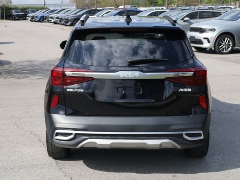 Used 2023 Kia Seltos EX image 4