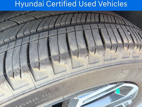 Certified 2025 Hyundai Tucson Limited AWD/4WD image 34