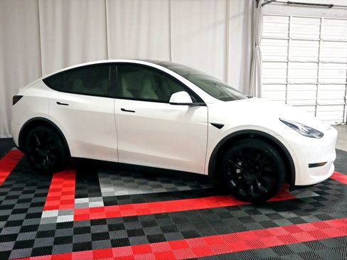 Used 2021 Tesla Model Y Long Range image 7
