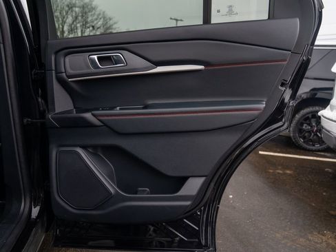 Used 2025 Ford Explorer ST-Line image 13