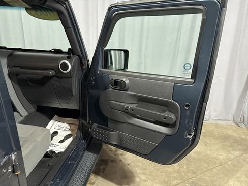 Used 2008 Jeep Wrangler Unlimited Sahara AWD/4WD image 10