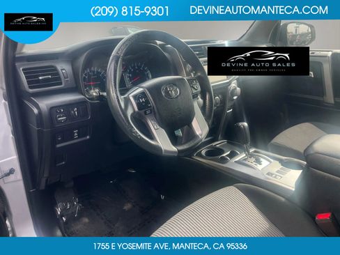 Used 2017 Toyota 4Runner SR5 Premium image 16