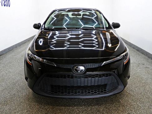 Used 2021 Toyota Corolla LE FWD image 2