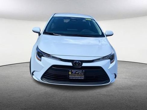 Used 2025 Toyota Corolla LE FWD image 2
