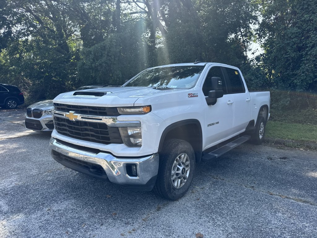 Used 2025 Chevrolet Silverado 2500 LT w/ Safety Package AWD/4WD image 3