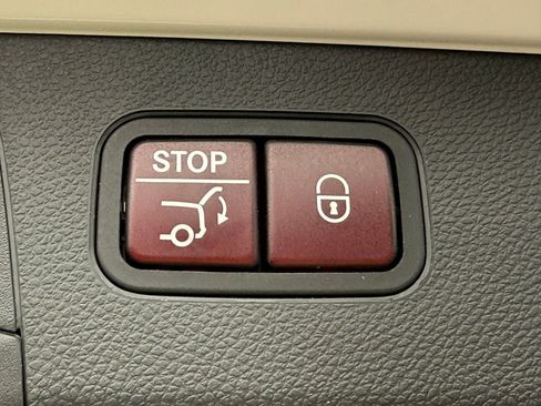 Used 2017 Mercedes-Benz GLC 300 4MATIC image 12