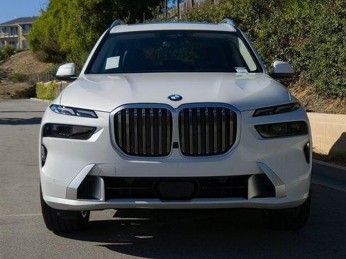 New 2026 BMW X7 xDrive40i w/ Premium Package image 3