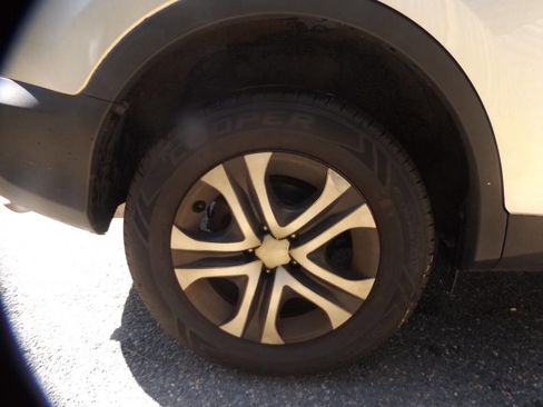 Used 2014 Toyota RAV4 LE AWD/4WD image 23
