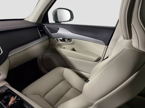 Certified 2024 Volvo XC90 B5 Core w/ Protection Package Premier AWD/4WD image 24