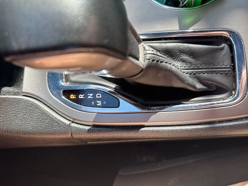 Used 2022 Jeep Grand Cherokee Laredo E w/ Security & Convenience Group image 21