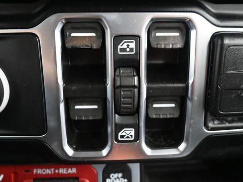 Used 2022 Jeep Wrangler Unlimited Rubicon w/ LED Lighting Group AWD/4WD image 24