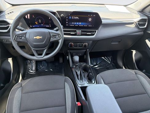 Used 2025 Chevrolet TrailBlazer LS FWD image 6