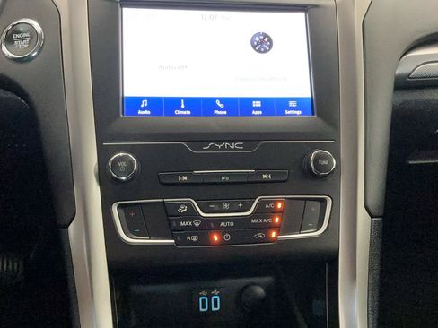 Used 2020 Ford Fusion SE FWD image 18