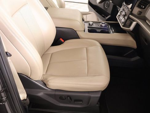 Used 2023 Ford Expedition Max XLT image 15