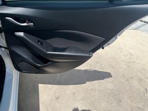 Used 2016 MAZDA MAZDA3 i Sport FWD image 15