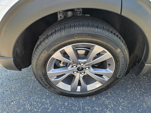 Used 2021 Ford Explorer XLT w/ Equipment Group 202A AWD/4WD image 12