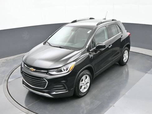 Used 2020 Chevrolet Trax LT w/ LT Convenience Package image 28