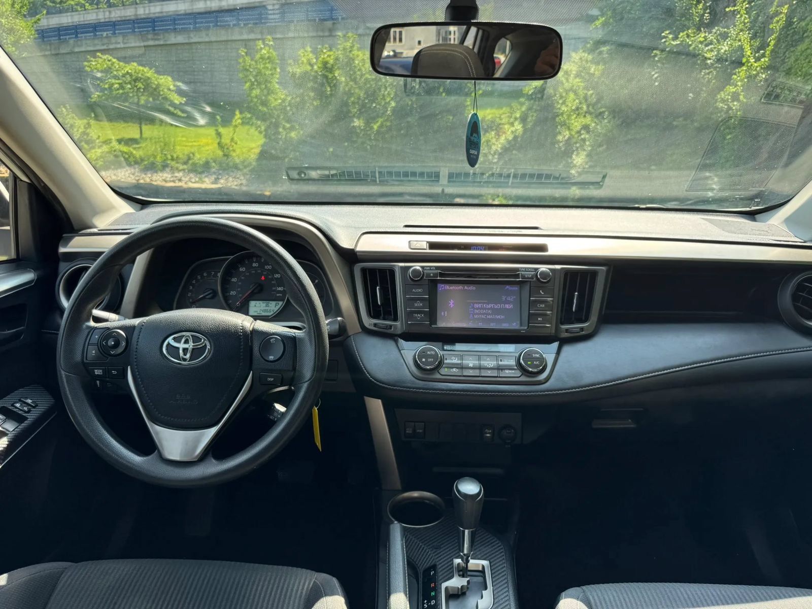 Used 2013 Toyota RAV4 XLE AWD/4WD image 19