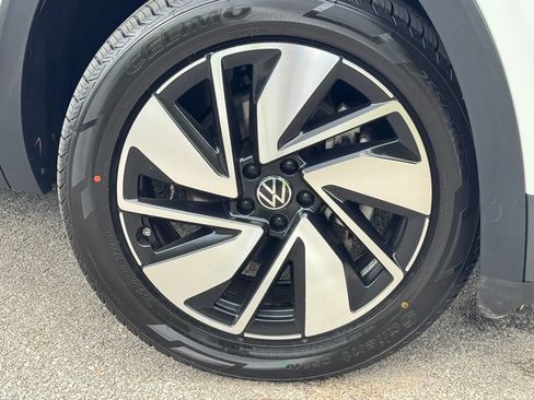 Used 2024 Volkswagen Atlas SE AWD/4WD image 10