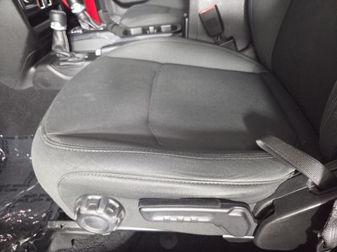 Used 2021 Jeep Wrangler Unlimited Sahara AWD/4WD image 13