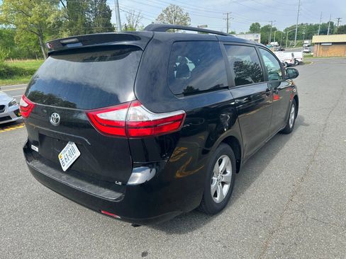 Used 2017 Toyota Sienna LE image 5