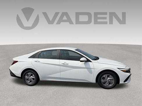 New 2026 Hyundai Elantra SE FWD image 8