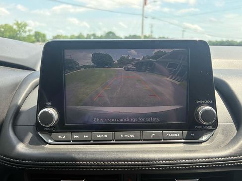 Used 2024 Nissan Rogue SV FWD image 19